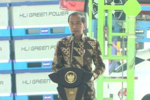 Presiden Jokowi Meresmikan Ekosistem Baterai dan Kendaraan Listrik PT HLI Green Power di Karawang