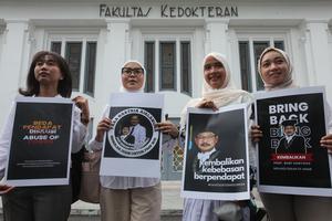 Unjuk rasa di Fakultas Kedokteran Universitas Airlangga