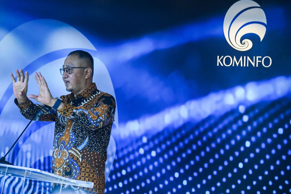 Direktur Jendral Aplikasi Informatika (Aptika) Kementerian Komunikasi dan Informatika Samuel Abrijani Pangerapan menggelar konferensi pers terkait pengunduran dirnya di Jakarta, Kamis (04/07/2024). Pengunduran diri tersebut sebagai bentuk tanggung jawab m