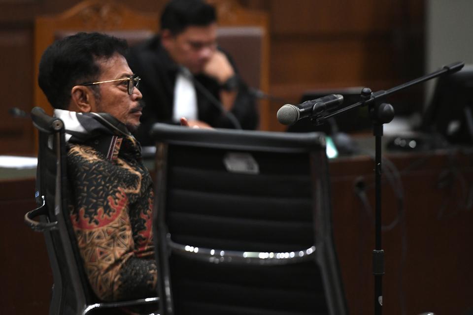 Terdakwa kasus pemerasan dan gratifikasi di Kementerian Pertanian Syahrul Yasin Limpo menjalani sidang di Pengadilan Tipikor, Jakarta, Jumat (5/7/2024). Sidang dengan terdakwa mantan Menteri Pertanian itu beragendakan pembacaan nota pembelaan (pledoi).