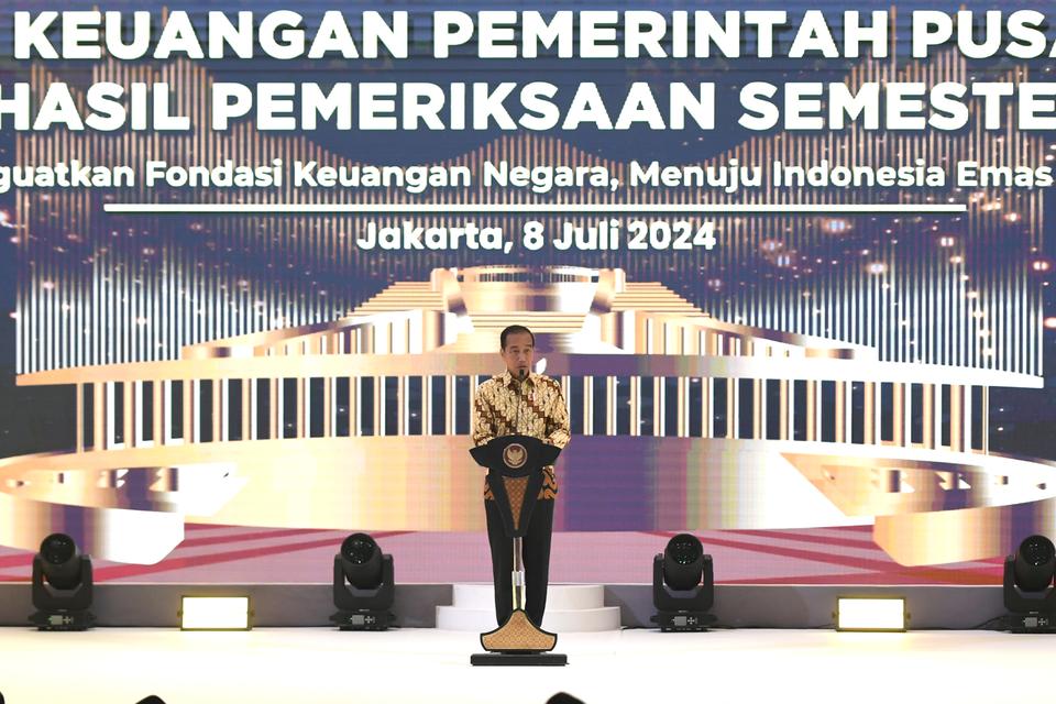 Presiden Joko Widodo memberikan sambutan saat penyampaian Laporan Hasil Pemeriksaan atas Laporan Keuangan Pemerintah Pusat (LHP LKPP) tahun anggaran 2023 di Jakarta. 