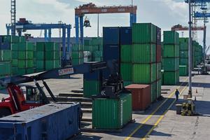 Neraca perdagangan Indonesia surplus