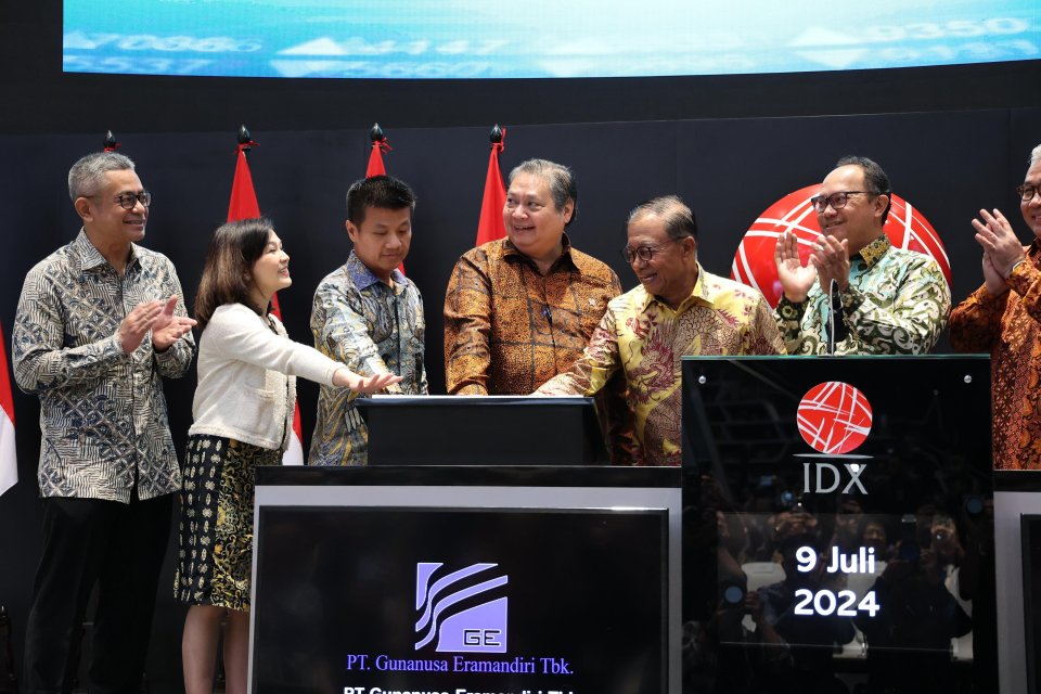 PT Gunanusa Eramandiri Tbk (GUNA) resmi mencatatkan saham perdana atau IPO di Bursa Efek Indonesia (BEI) hari ini, Selasa (9/7). 