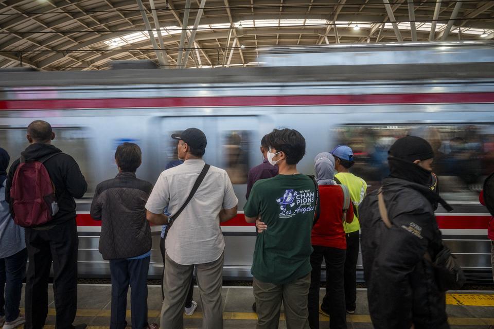 KRL, subsidi KRL jabodebek, subsidi KRL berbasis NIK, NIK