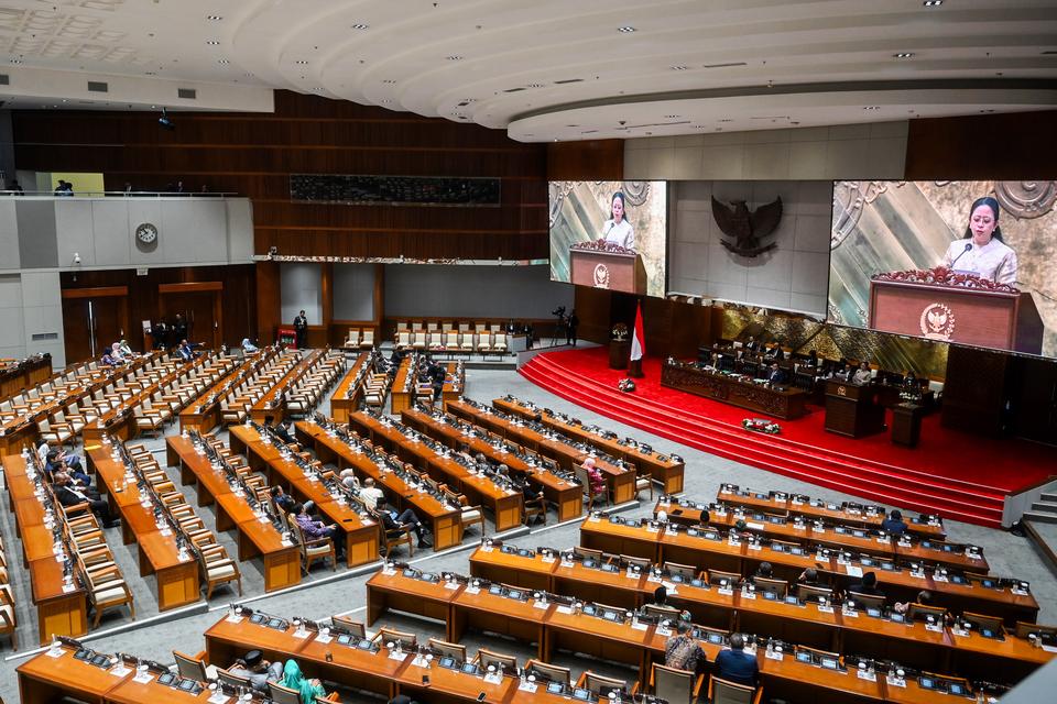 Rapat paripurna tersebut mengesahkan revisi Undang-undang Nomor 19 tahun 2006 tentang Dewan Pertimbangan Presiden (Wantimpres) menjadi usul inisiatif DPR serta pidato penutupan masa sidang.