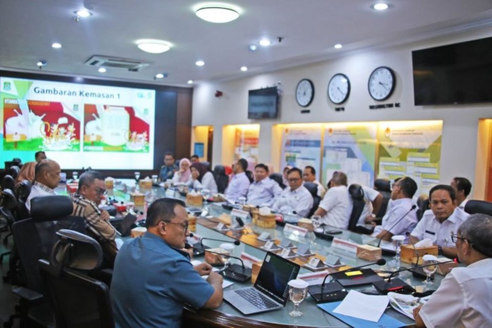 Rapat Kesiapan Pelaksanaan Proyek Percontohan Makan Bergizi Gratis Presiden Terpilih 2024-2029 yang digelar di Ruang Rapat NKRI Lantai 5 Gedung Dewan Ketahanan Nasional (Wantannas), Jakarta Pusat, Rabu, (10/7). 