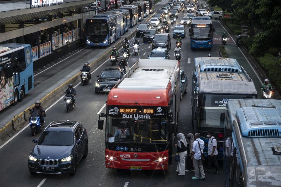 IESR, emisi, polusi udara, transportasi umum