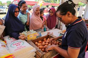 Pasar pangan murah di Semarang