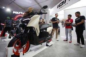 Stan sepeda motor di pameran otomotif GIIAS 2024