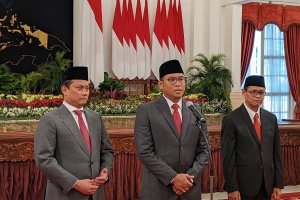 Wakil Menteri Pertanian Sudaryono (tengah) usai pelantikannya di Istana Negara, Jakarta, Kamis (18/7). Foto: M fajar Riyandanu/Katadata