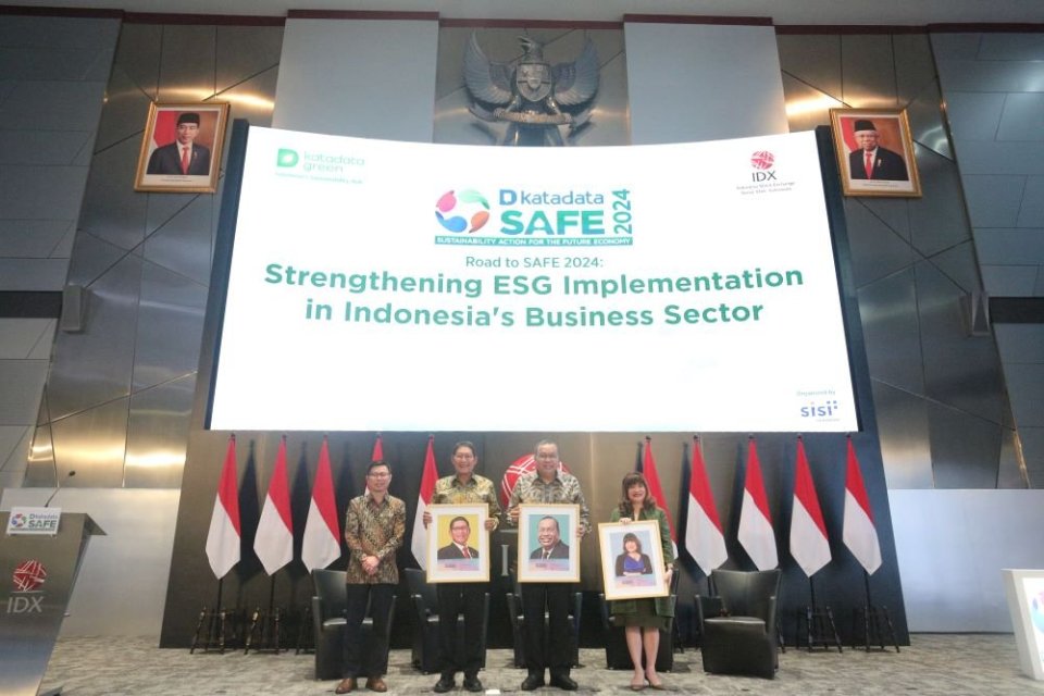 IDX bersama Katadata Green menggelar diskusi bertajuk Strengthening ESG Implementation in Indonesia's Business Sector yang diselenggarakan di Bursa Efek Indonesia, pada Senin (22/7). 