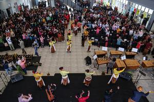 Parade seribu Gen Z berkebaya di Semarang