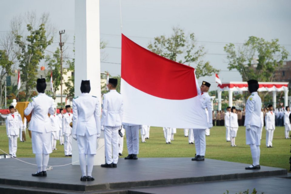 Contoh puisi kemerdekaan.