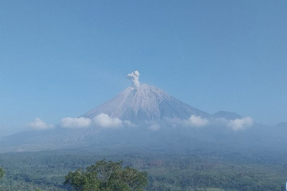 gunung semeru, gunung semeru erupsi