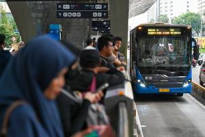 Pemprov DKI Jakarta upayakan warga gunakan transportasi publik