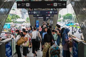 Pemprov DKI Jakarta upayakan warga gunakan transportasi publik