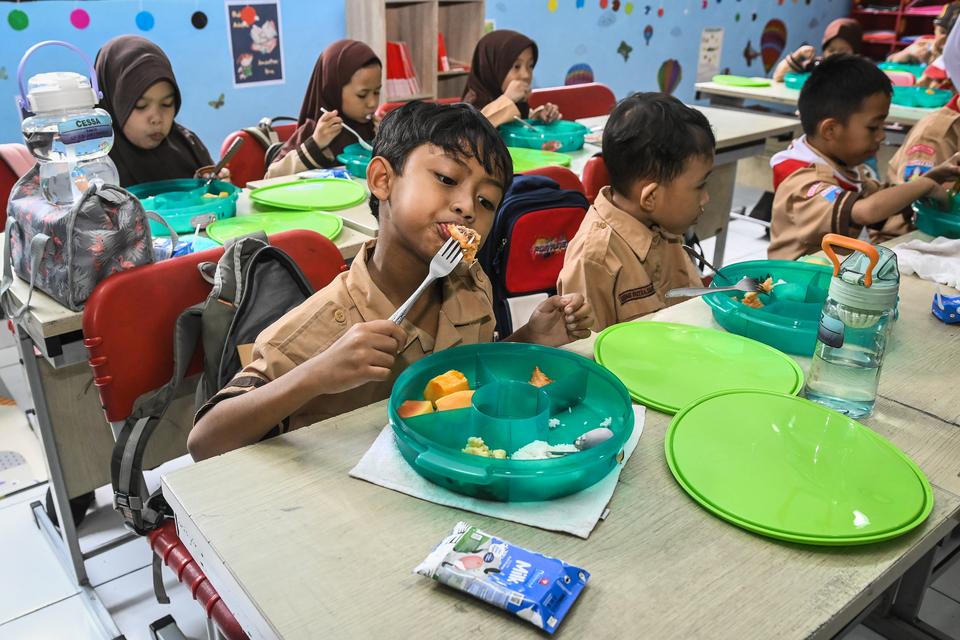 makan bergizi gratis, sri mulyani,