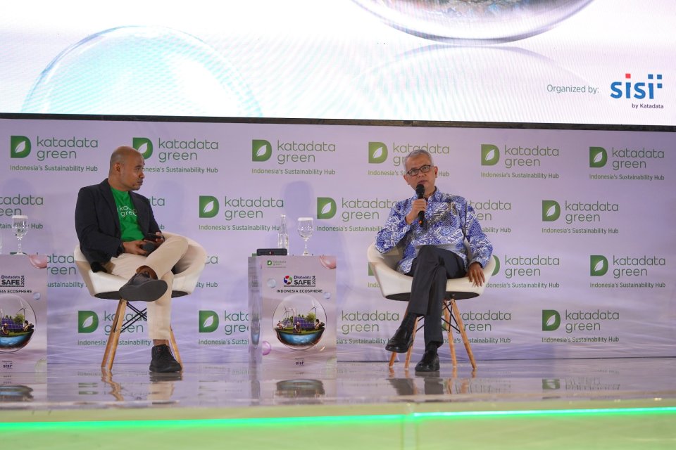EVP Perencanaan Sistem Ketenagalistrikan PLN, Warsono (kanan) dalam Katadata SAFE 2024 di Jakarta, Kamis (8/8).
