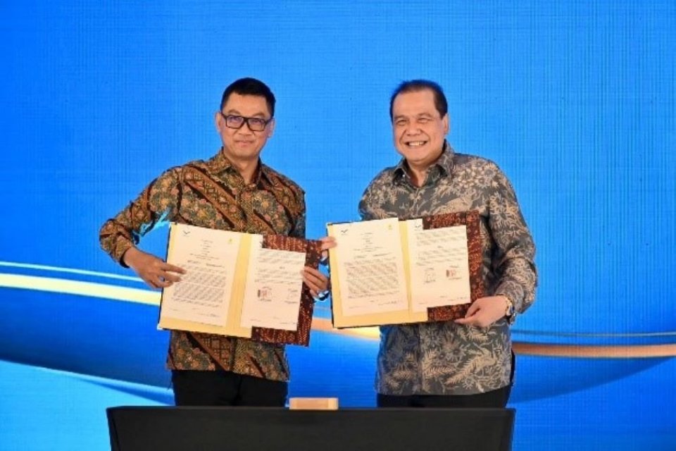 Keterangan Pict : Dengan ditandatanginya MoU green economy PLN dan CT Corp menyetujui kolaborasi pengembangan infrastruktur EV di lingkungan bisnis CT Corp dan layanan energi bersih melalui renewable energy certificate (REC). Keterangan foto: Direktur Uta