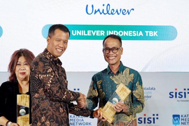 Unilever Indonesia raih peringkat 1 untuk tata kelola berkelanjutan. Inisiatif seperti kode etik dan keseimbangan rasio gender karyawan jadi pertimbangan