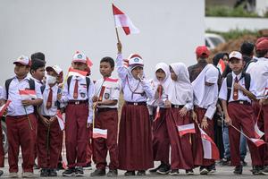 Kirab bendera Merah Putih dan naskah Teks Proklamasi tiba di IKN