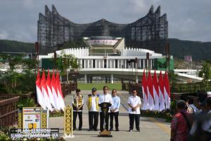 Presiden Jokowi meresmikan Plaza Seremoni Sumbu Kebangsaan