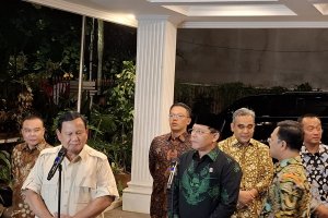 Ketua Umum Partai Persatuan Pembangunan Muhamad Mardiono menyambangi kediaman Ketua Umum Partai Gerindra Prabowo Subianto di Kertanegara, Jakarta Sela