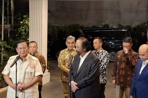 Ketua Umun Partai NasDem Surya Paloh menyambangi kediaman Ketua Umum Partai Gerindra Prabowo Subianto di Kertanegara, Jakarta Selatan, Kamis (15/8).