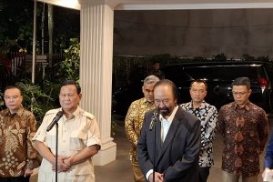 Ketua Umun Partai NasDem Surya Paloh menyambangi kediaman Ketua Umum Partai Gerindra Prabowo Subianto di Kertanegara, Jakarta Selatan, Kamis (15/8).