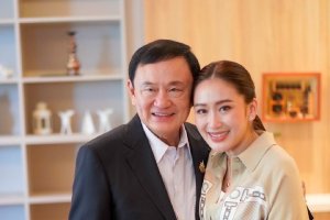 Paetongtarn Shinawatra bersama Thaksin Shinawatra. Paetongtarn terpilih menjadi PM Thailand pada Jumat (16/8). Foto: Instagram/Paetongtarn Shinawatra