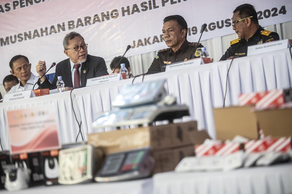 satgas impor ilegal, impor ilegal, zulkifli hasan, barang impor