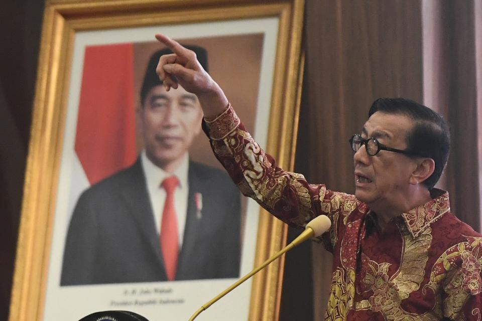 Pejabat lama Menkumham Yasonna H. Laoly berpidato usai serah terima jabatan di Jakarta, Selasa (20/8/2024). 