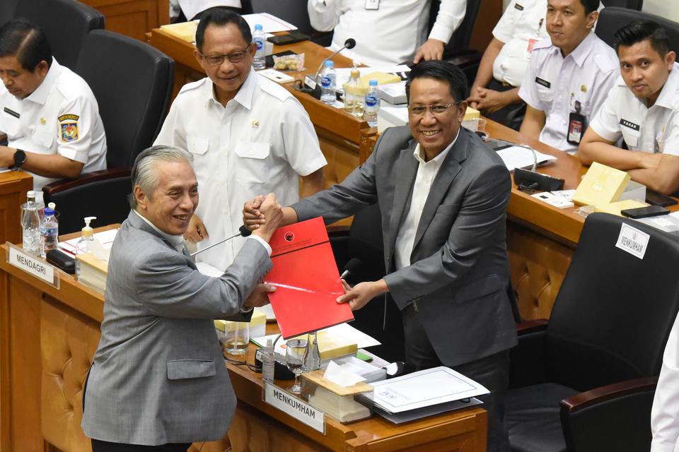 pilkada, menkumham, jokowi