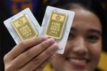 Harga emas Antam turun