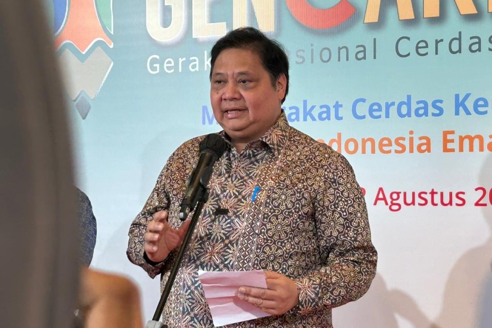 Menteri Koordinator Bidang Perekonomian Airlangga Hartarto saat menghadiri acara Gerakan Nasional Cerdas Keuangan (Gencarkan) Literasi dan Inklusi Keuangan Masyarakat Indonesia di JiExpo Kemayoran, Jakarta, Kamis (22/8).