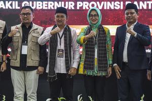 Airin Rachmi-Ade Sumardi daftar Pilgub Banten