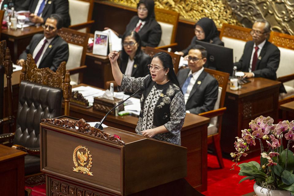 Ketua DPR Puan Maharani menyampaikan pidato pada Rapat Paripurna Khusus HUT DPR ke-79 di Kompleks Parlemen, Senayan, Jakarta, Kamis (29/8/2024). 