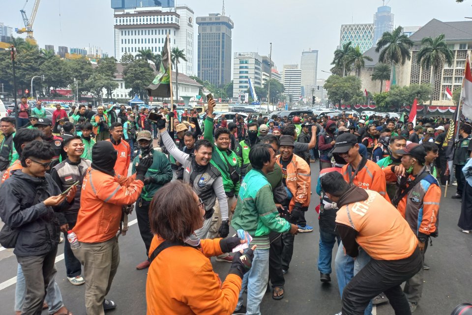 Demo ojek online, ojol, gojek, grab, shopeefood, maxim