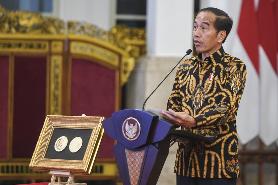 Presiden Joko Widodo menyampaikan pidato saat penyerahan penghargaan Agricola Medal di Istana Negara, Jakarta, Jumat (30/8/2024). Presiden Joko Widodo menerima penghargaan Agricola Medal dari Organisasi Pangan dan Pertanian FAO sebagai bentuk apresiasi te