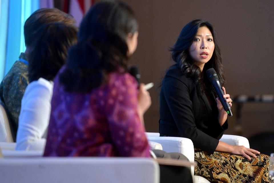 Maya Watono (kanan) menyampaikan pandangannya saat menjadi pembicara kegiatan The 1st International Quality Tourism Conference di kawasan Sanur, Denpasar, Bali, Jumat (30/8/2024). 