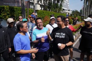 Calon Gubernur Jakarta Pramono Anung, Calon Wakil Gubernur Jakarta Rano Karno, dan Gubernur Jakarta 2017-2022 Anies Baswedan di CFD, Jakarta, Minggu (