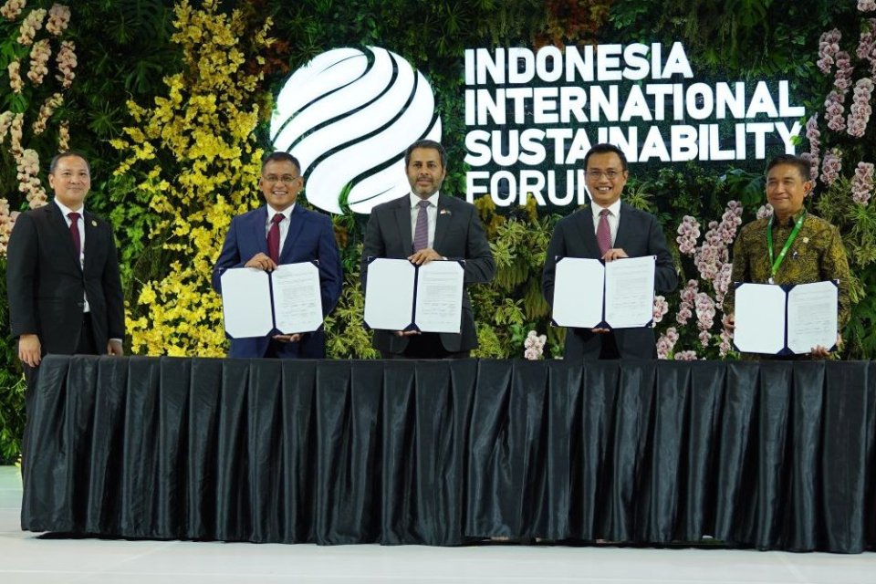 PT Pupuk Indonesia (Persero) bersama dengan ACWA Power, PLN Energi Primer Indonesia, dan PLN Indonesia Power menandatangani perjanjian Head of Key Terms (HoT) untuk pengadaan hidrogen hijau dalam rangka pengembangan amonia hijau.