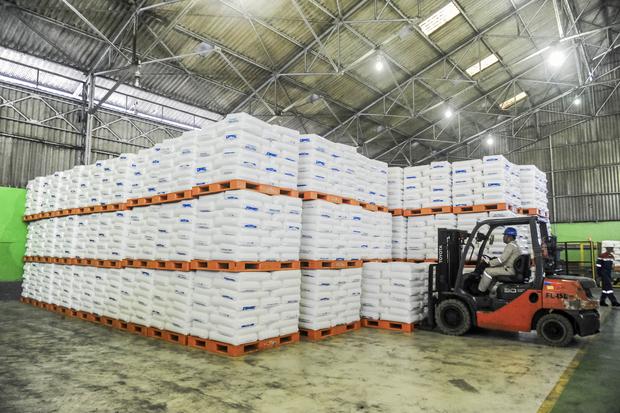 Kilang produksi bahan baku plastik di Palembang