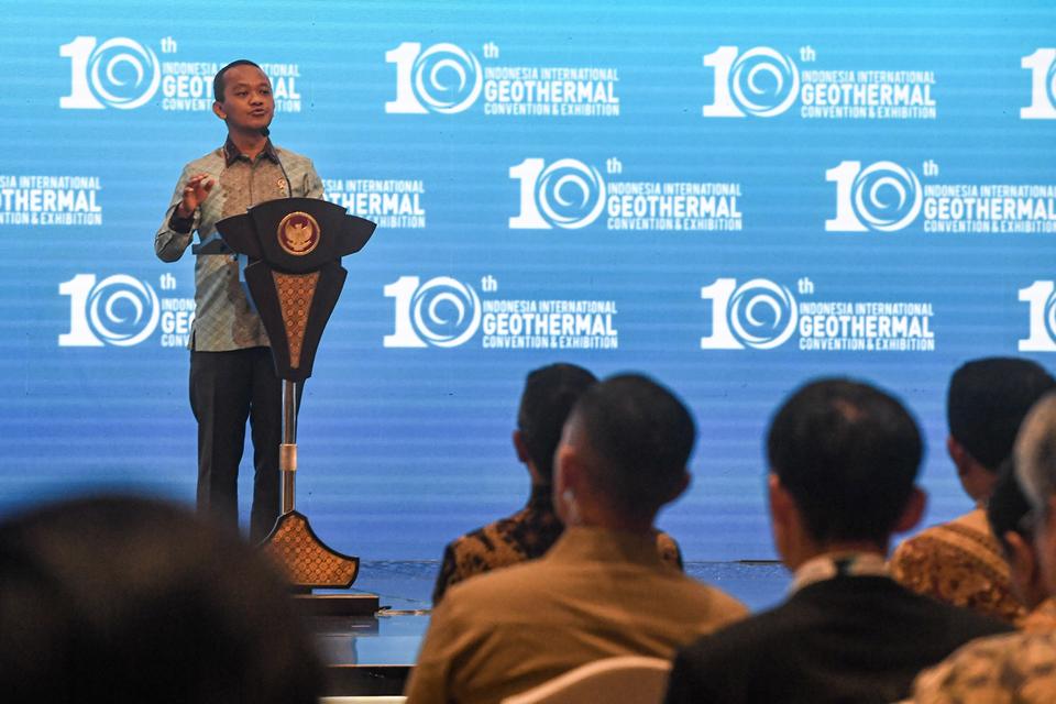 Menteri ESDM Bahlil Lahadalia memberikan sambutan saat pembukaan pameran 10th Indonesia International Geothermal Convention and Exhibition 2024 di Jakarta Convention Center, Jakarta, Rabu (18/9/2024). 