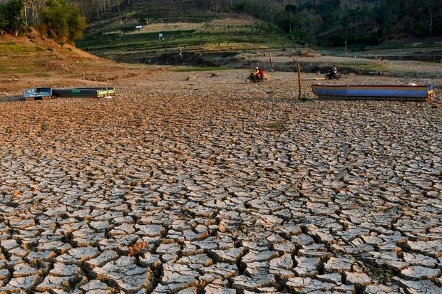 Waduk Bendo di Ponorogo mengering