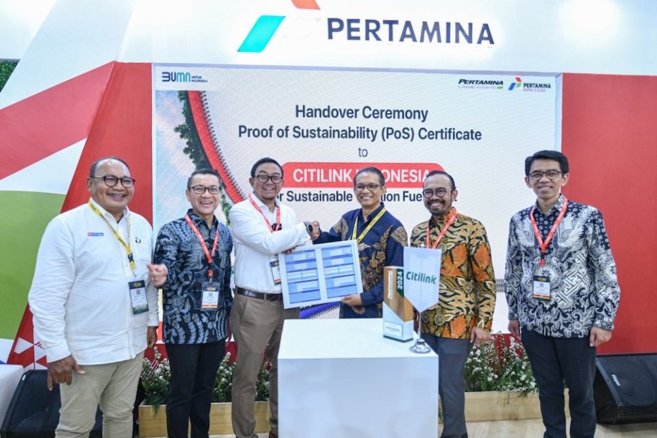 Pertamina Patra Niaga menyalurkan SAF kepada maskapai nasional Citilink, sebagai bagian dari komitmen bersama terhadap peta jalan SAF yang ditetapkan oleh Kementerian Koordinator Bidang Kemaritiman dan Investasi (Kemenkomarives).