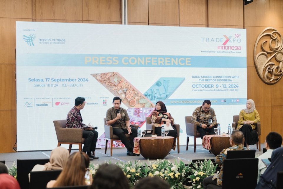 Kementerian Perdagangan terus mendorong pertumbuhan kinerja ekspor nonmigas nasional,\salah satunya dengan kembali menggelar Trade Expo Indonesia ke-39 yang dilaksanakan pada 9-12\Oktober 2024. \