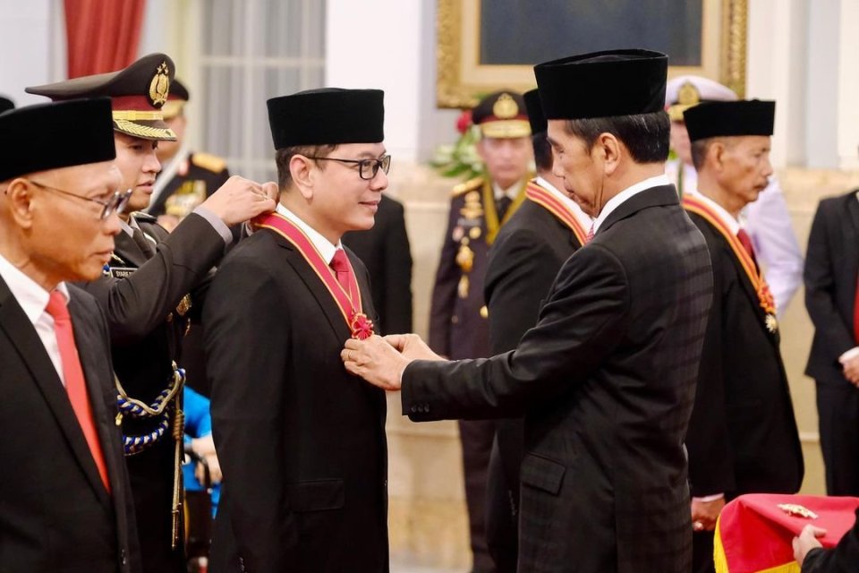 Wishnutama Kusubandio saat menerima kehormatan penganugerahan Bintang Mahaputera Nararya dari Presiden Jokowi, 14 Agustus 2023. 