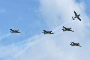 Aksi Rajawali Laut Flight di Bali