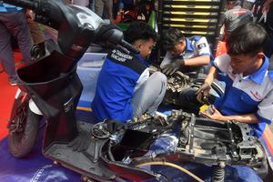 Kompetisi konversi sepeda motor listrik di Bogor